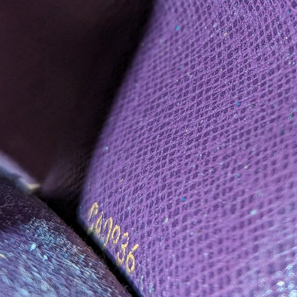 Louis Vuitton Epi Key Holder/Wallet #1664*** - Picture 8 of 8